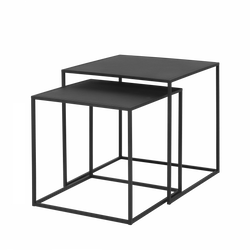 Moderne schwarze Nesting-Tische mit schlanken Metallrahmen für stilvolle Wohnkultur.