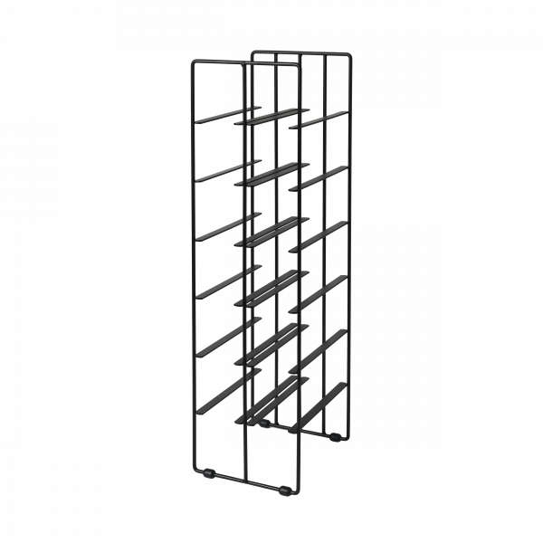 Schwarze Metallregaleinheit mit mehreren Ebenen für Lagerung und Organisation.