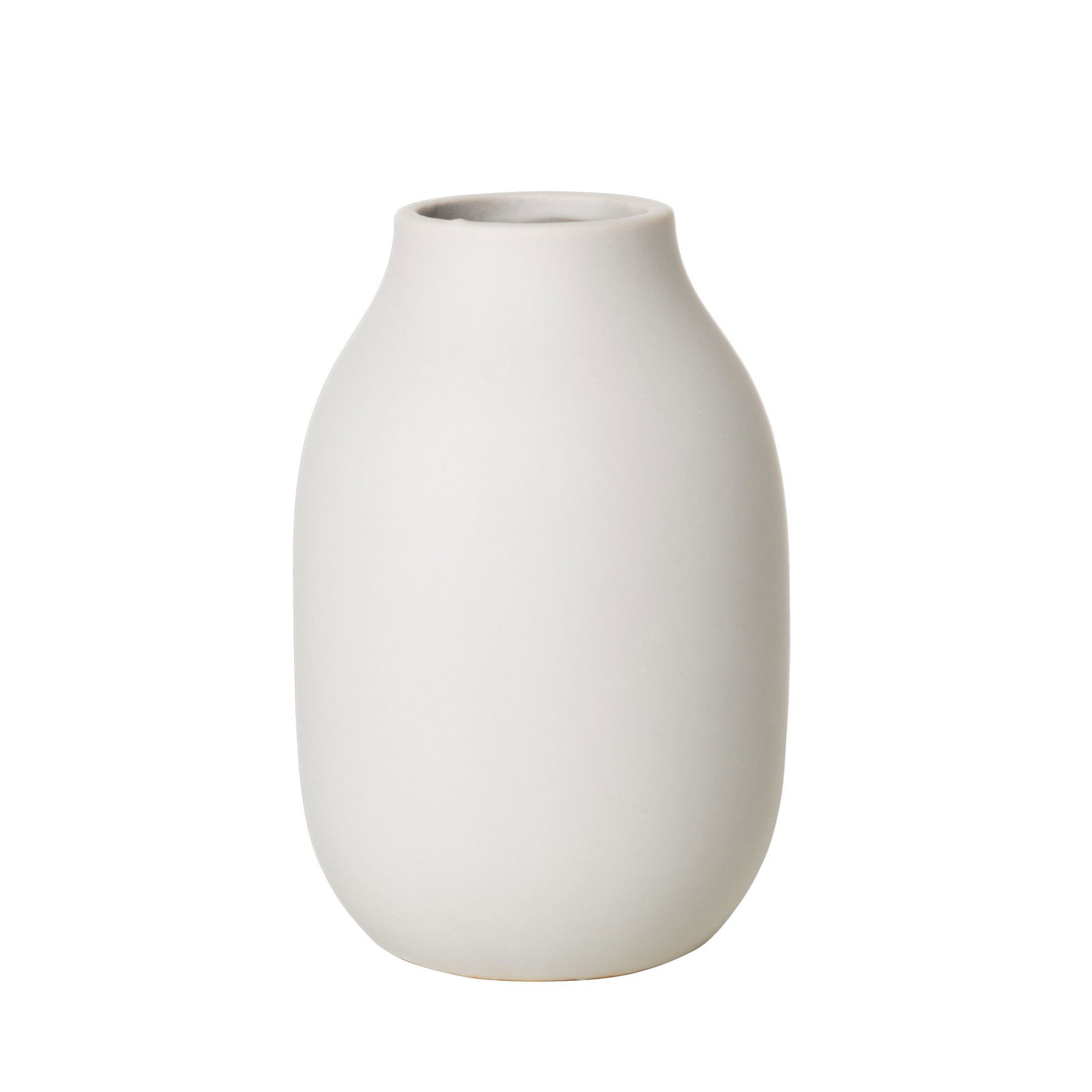 Minimalistische weiße Keramikvase mit einer glatten, runden Form vor einem schwarzen Hintergrund.