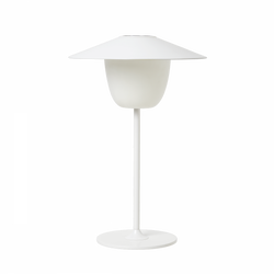 Moderne weiße Tischlampe mit minimalistischer Design und einem konischen Schirm.