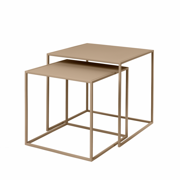 Moderne geschachtelte Tische mit minimalistischer Gestaltung, perfekt für platzsparende Lösungen.