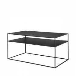 Moderner schwarzer Couchtisch mit minimalistischem Design und zwei offenen Regalen.