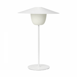 Elegante moderne weiße Lampe mit einem konischen Schirm auf einem schlanken Standfuß.