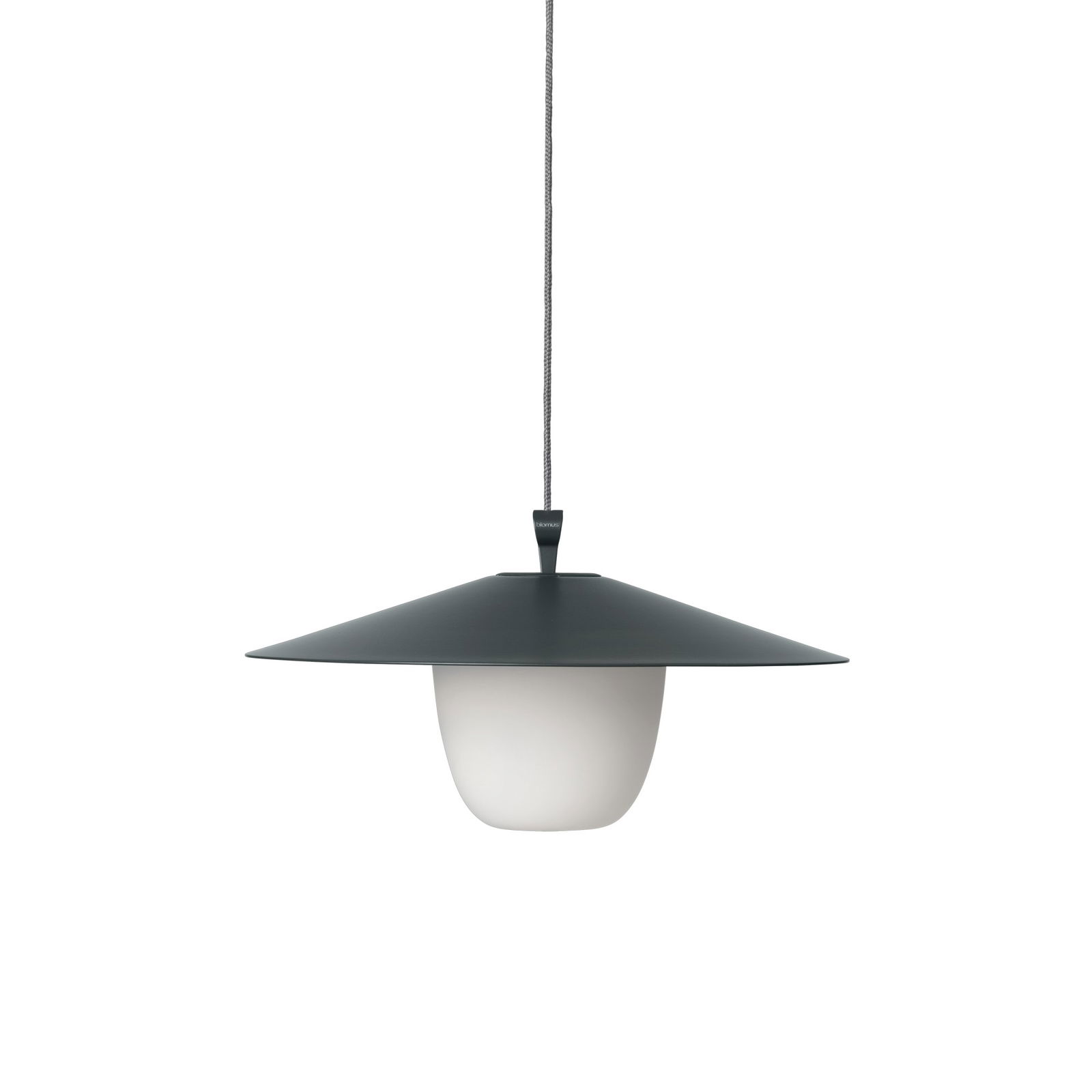 Moderne Pendelleuchte mit einem eleganten schwarzen Schirm und einer sanften weißen Glühbirne.