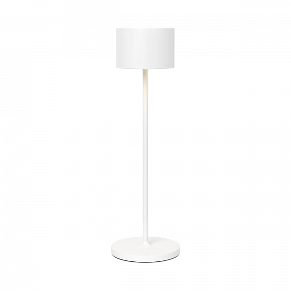 Moderner weißer Stehlampe mit einem eleganten Design und einem zylindrischen Schirm.