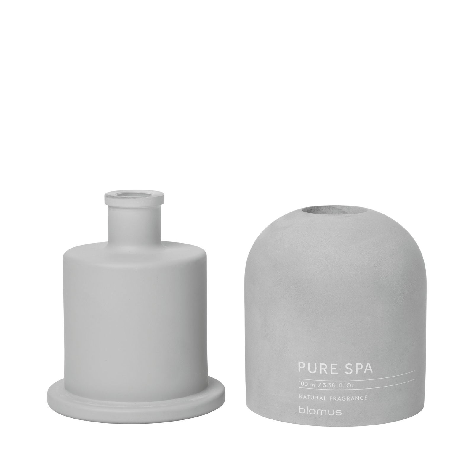 Stylischer grauer Blomus Pure Spa Naturduftdiffusor auf weißem Hintergrund.
