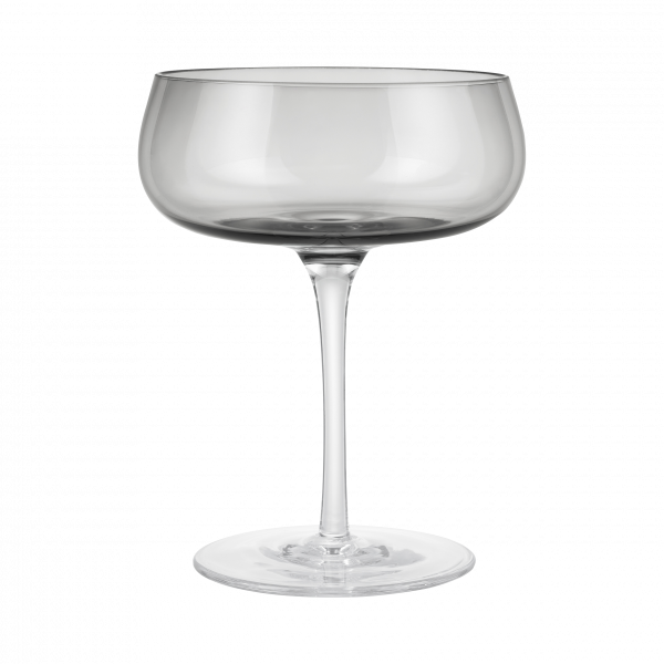 Elegantes Kristall-Coupéglas auf schwarzem Hintergrund, perfekt für Cocktails und Feiern.
