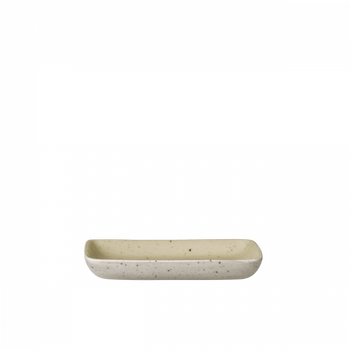 Keramisches Serviergeschirr mit minimalistischem Design und gesprenkelter cremefarbener Oberfläche.