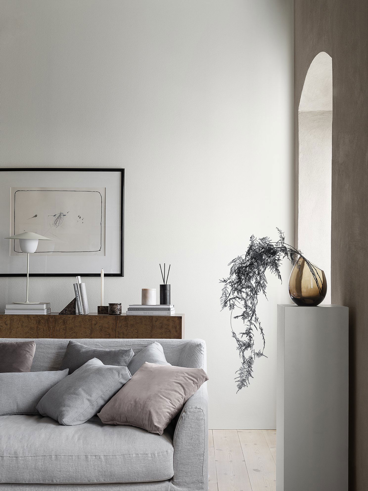 Modern living room interior featuring a minimalist design and elegant decor elements.