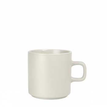 Minimalistische Keramiktasse in sanftem Weiß mit einem schlichten Henkel.