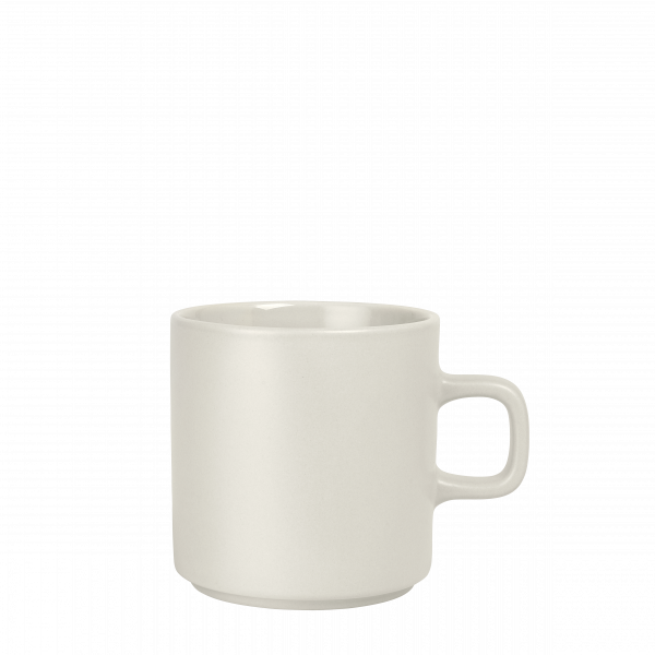 Minimalistische Keramiktasse in sanftem Weiß mit einem schlichten Henkel.