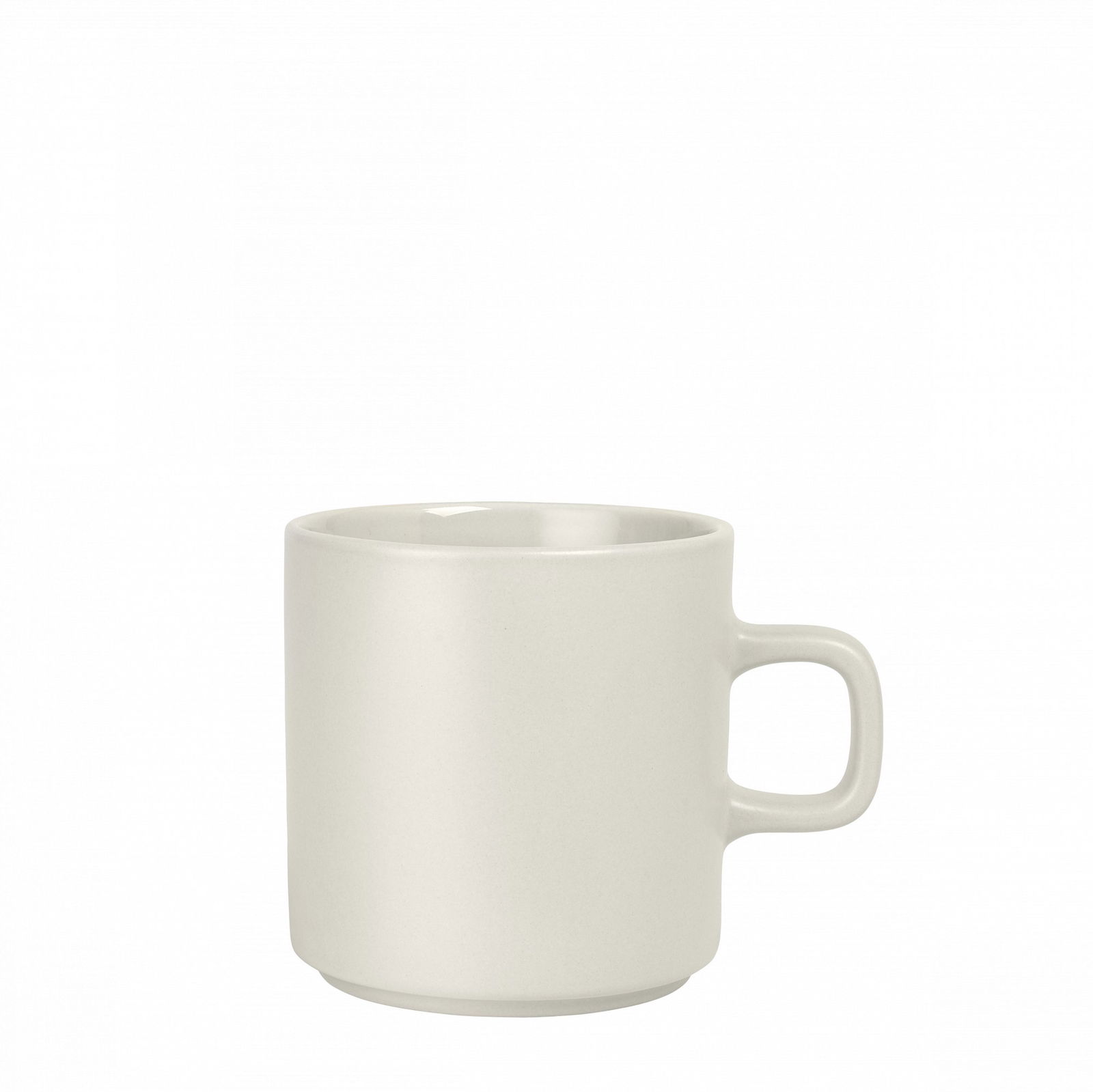 Minimalistische Keramiktasse in sanftem Weiß mit einem schlichten Henkel.