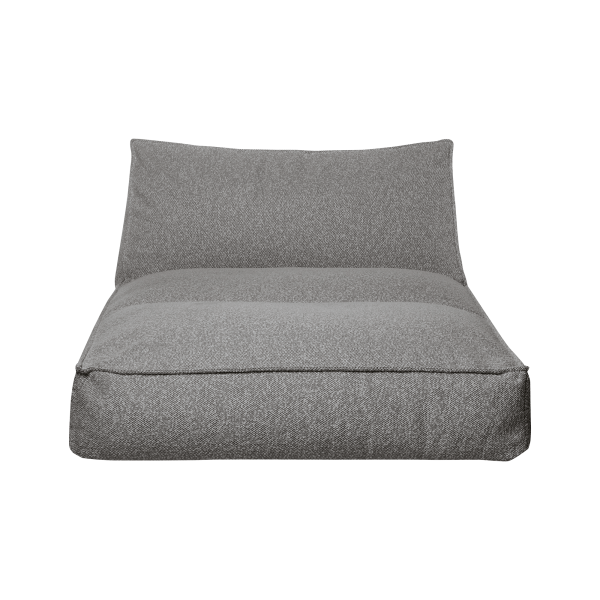 Gemütlicher grauer Stoff-Lounge-Sessel mit weichem, gepolstertem Design für Entspannung und Komfort.
