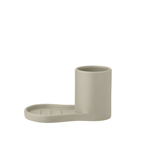 Moderne beige Keramiktasse mit untergelegt saucer für ein elegantes Geschirrdesign.