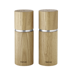 Stylische Holzsalz- und Pfeffermühlen von Blomus, perfekt für moderne Küchen.
