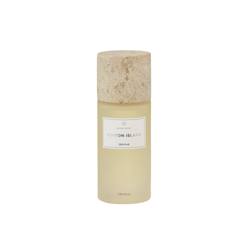 Cotton Island Raumspray von Blomus in einer eleganten Flasche mit einem Korkdeckel.