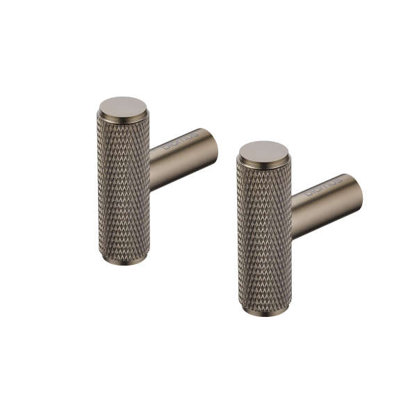 Stylische Metall-Schrankgriffe mit strukturiertem Griff für modernes Innendesign.