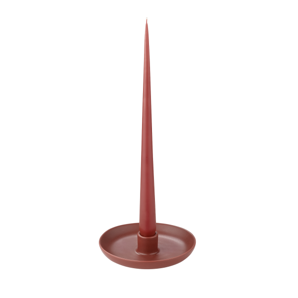 Eleganter roter Kerzenhalter mit einem schlanken Design und rundem Fuß.