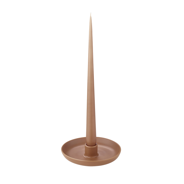 Minimalistischer brauner Kerzenhalter mit einem hohen, schlanken Design und einem runden Fuß.