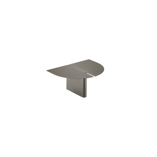 Moderner minimalistischer Metalltisch mit eleganten Kurven und klaren Linien.