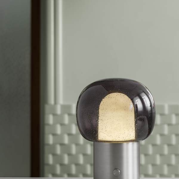 Moderne Glas-Tischlampe mit einem einzigartigen runden Design und sanftem, glühendem Licht.