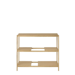 Moderner Holztisch mit zwei offenen Ablageebenen zur Organisation von Zuhause oder im Büro.