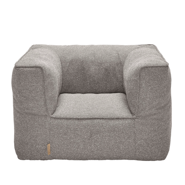 Stylisches graues Haustiersofa, das für Komfort und moderne Wohnkultur entworfen wurde.