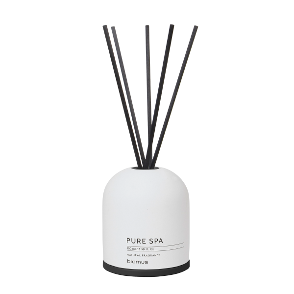 Eleganter weißer Diffuser mit schwarzen Rörchen, beschriftet mit "Pure Spa" für natürlichen Duft.