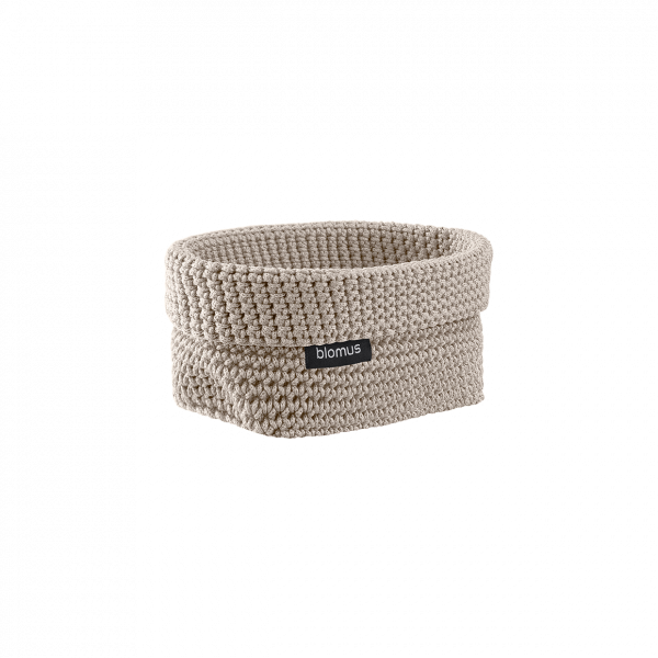 Beige woven storage basket with a label from the brand Biomu.