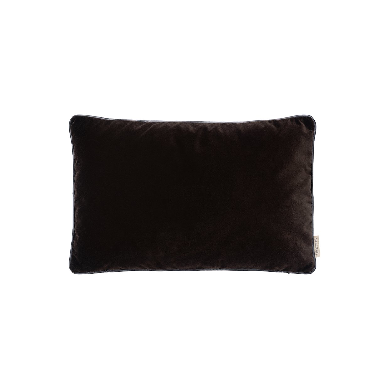 Weiches schwarzes dekoratives Kissen mit einer luxuriösen Samttextur und abgerundeten Kanten.