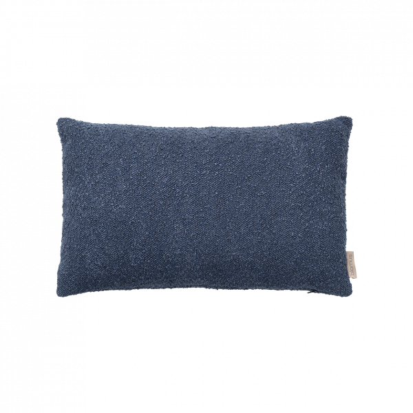 Marineblaues Dekokissen mit strukturiertem Finish für die Wohnungseinrichtung.