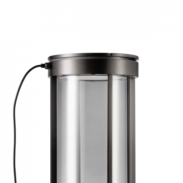 Moderne minimalistische Lampe mit einem schlanken schwarzen Rahmen und Glasdesign, perfekt für jede Dekoration.