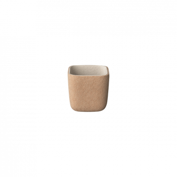 Minimalistischer quadratischer Pflanzer aus weichem beigem Filzstoff für stilvolle Innendekoration.