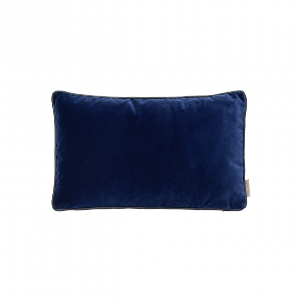 Luxurious navy velvet pillow, perfect for stylish home décor and comfort.