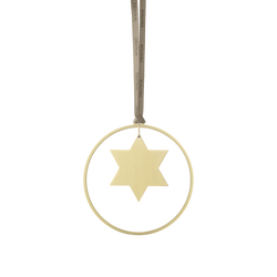 Holzsternförmiger Schmuck, der an einem Band hängt, perfekt für festliche Dekoration.