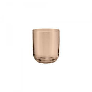 Elegantes durchscheinendes braunes Glas-Glas auf einem weißen Hintergrund.