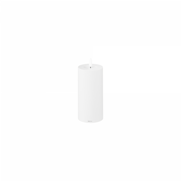Weißer zylindrischer Kerzenhalter mit minimalistischem Design auf einem schlichten Hintergrund.