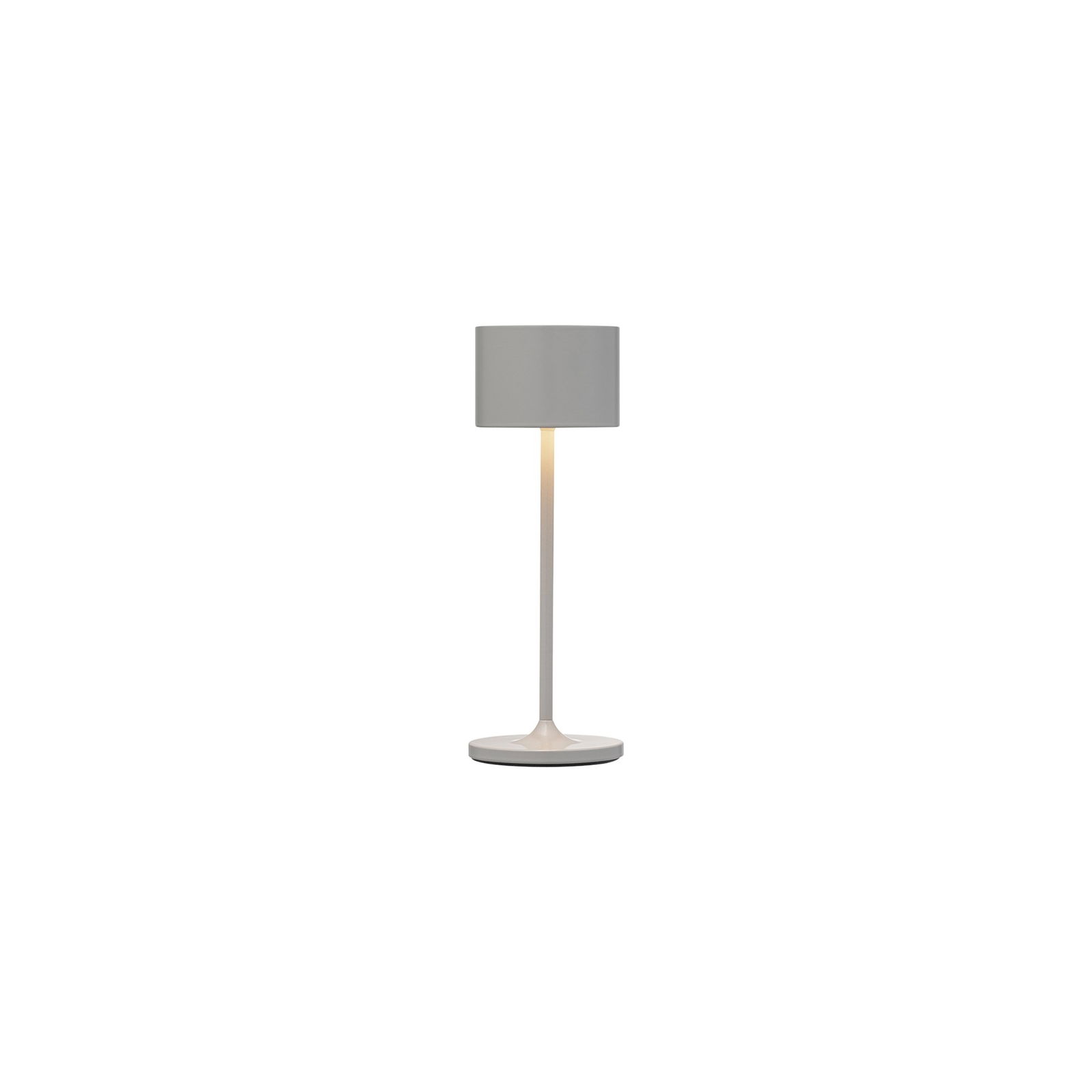 Moderne weiße Lampe mit einem schlanken Design und einem zylindrischen Schirm auf einem runden Sockel.