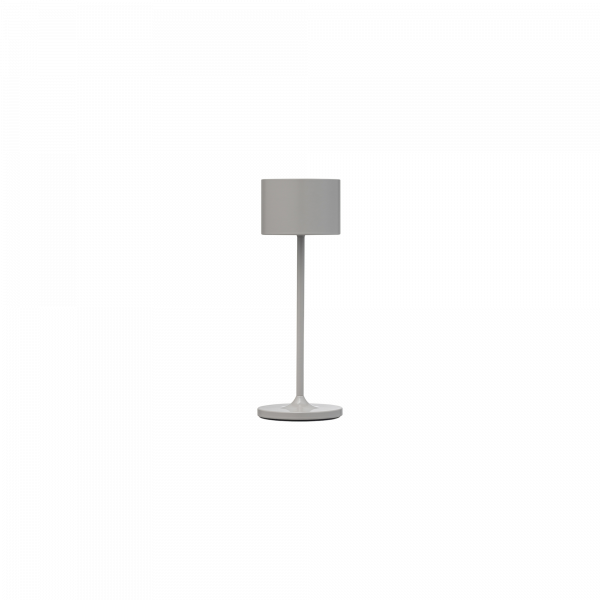Moderne graue Tischlampe mit einem eleganten zylindrischen Schirm und minimalistischer Gestaltung.