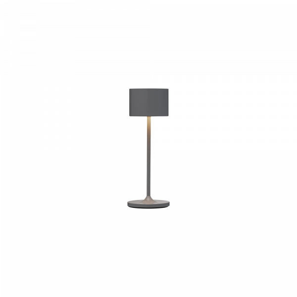 Moderne graue Tischlampe mit einem zylindrischen Schirm und einem eleganten Fuß, perfekt für stimmungsvolle Beleuchtung.