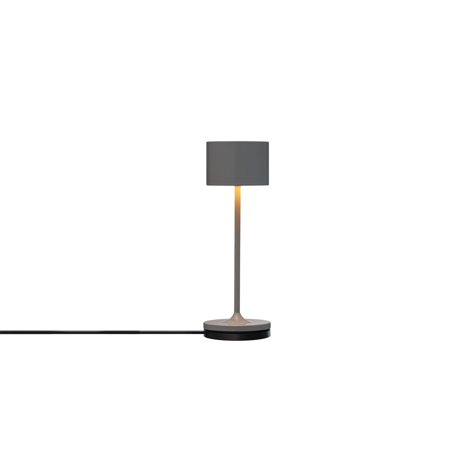 Moderne Tischlampe mit sleekem Design und warmem Licht, ideal für die домаш Decor.
