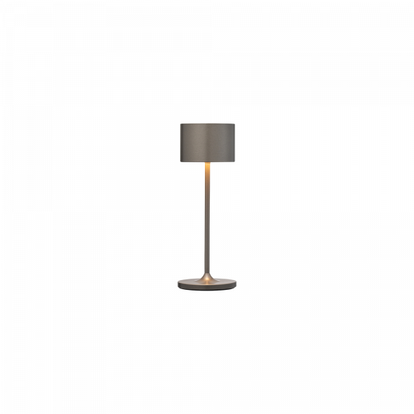Moderne Tischlampe mit schlankem Design und sanfter Beleuchtung, perfekt für jede Dekoration.