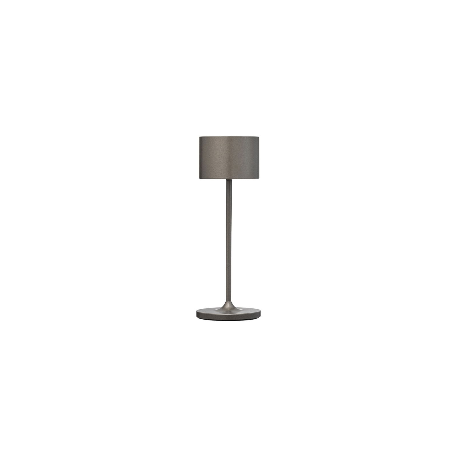 Moderne Metall-Tischlampe mit schlankem Design und runder Basis.