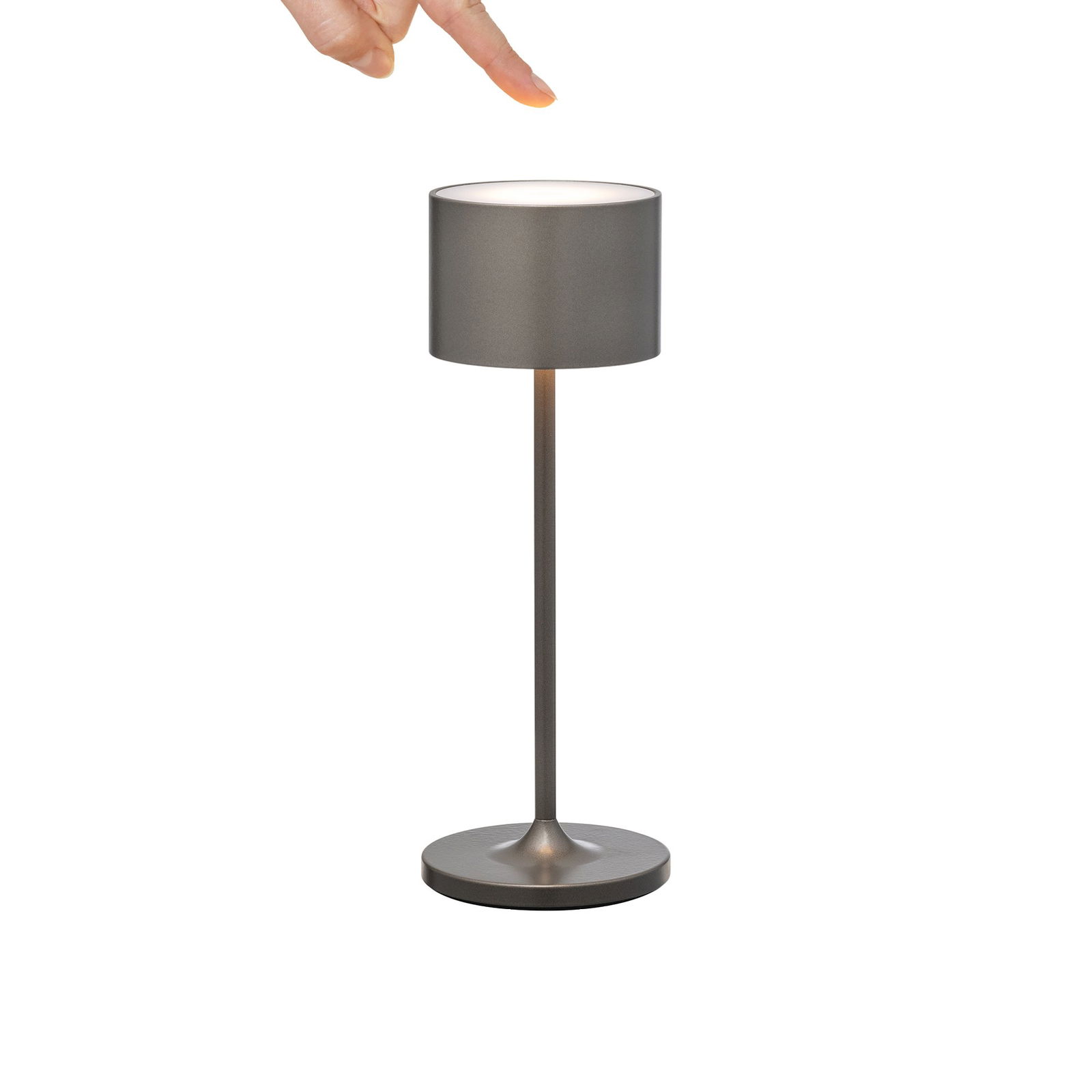Moderne Silber Tischlampe mit einem Finger, der auf den Schirm zeigt.