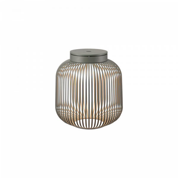 Moderne stilvolle Draht-Pendelleuchte mit einem schlichten Design und warmem Licht.