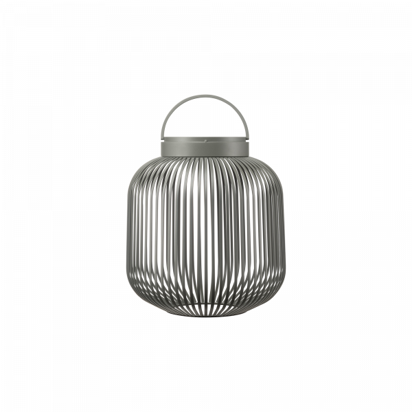 Stylische moderne Metalllaterne mit einem eleganten offenen Design und einem Griff für einfaches Tragen.