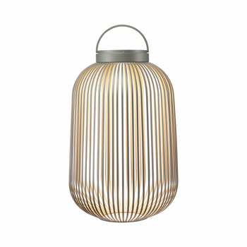 Stylische moderne Laterne mit elegantem gestreiften Design für die Inneneinrichtung oder den Außenbereich.