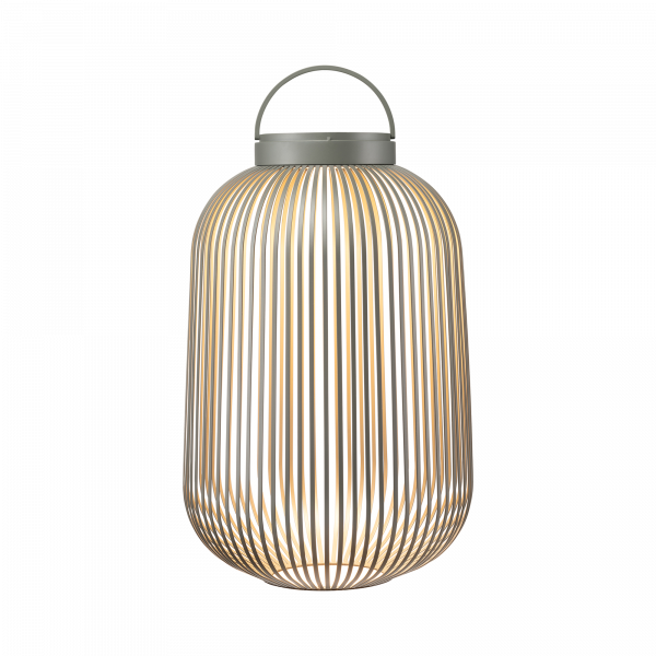 Stylische moderne Laterne mit elegantem gestreiften Design für die Inneneinrichtung oder den Außenbereich.