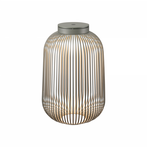 Stylische moderne Hängeleuchte aus Draht in einem eleganten Design für zeitgemäße Einrichtung.
