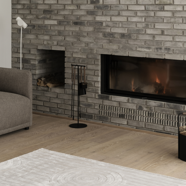 Modernes Wohnzimmer mit einem grauen Backstein-Kamin und gemütlicher Einrichtung für eine warme Atmosphäre.